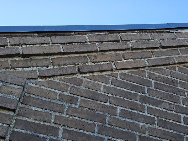 Udskiftet fuger i gavlene på mit hus, kun i de områder som er i dårlig stand.