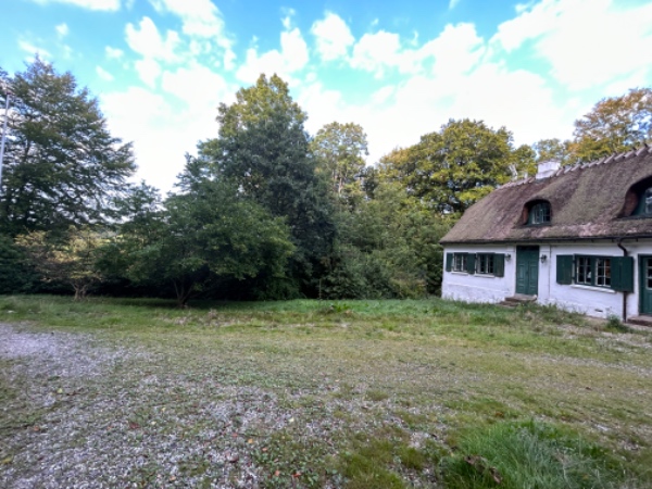 Få lagt nyt grus og ukrudtsdug på gårdsplads