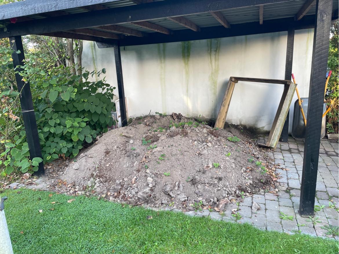 Kørt jord på affaldsstation