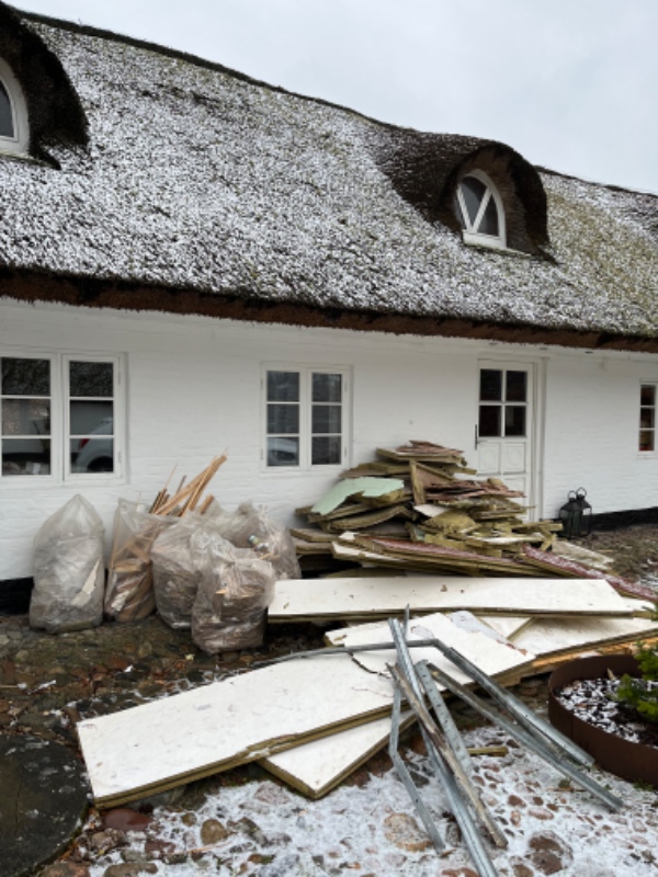 4-6 læs på genbrugsplads (haveaffald, plader, træ)