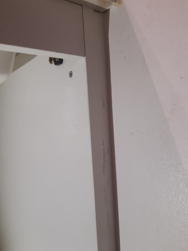 Montering af skabslåge