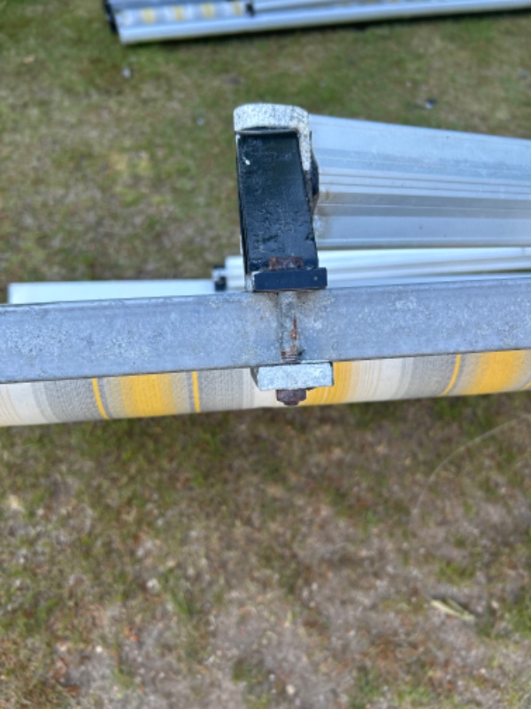 Udskiftning af gammel markise dug og opsætning