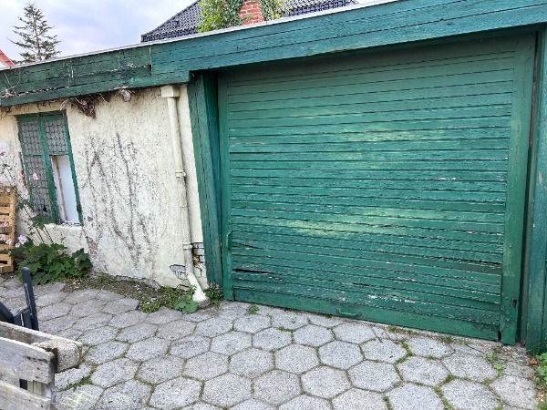 Nedrivning af murstens-skur