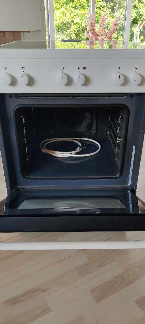 Tilslutte strøm til komfur.