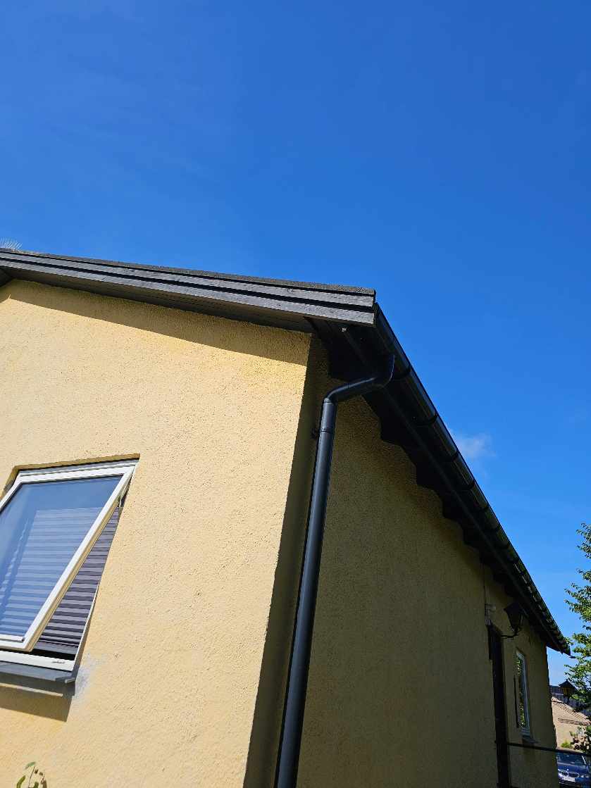 Maling af udhæng på hus