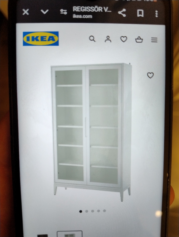 Samlet et Vitrine skab og en lille kommode med 5 skuffer. Ikea møbler.