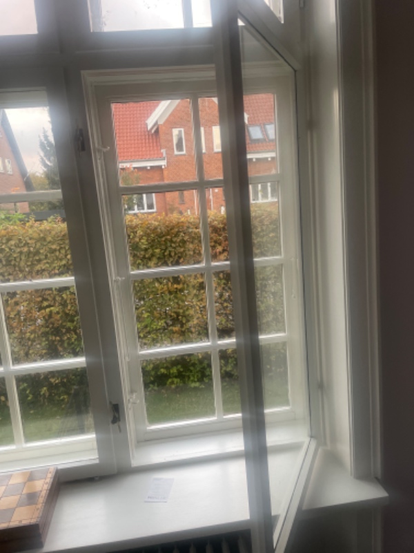 Pudsning af vinduer (med forsatsvinduer), ude og inde