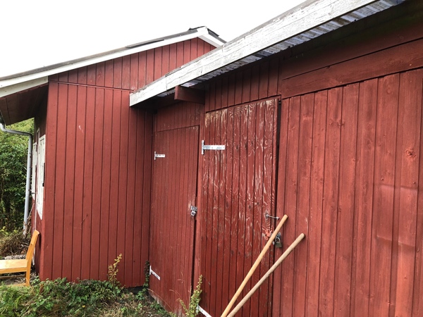 Nedrivning og bortkørsel af kolonihavehus og redskabsskur.