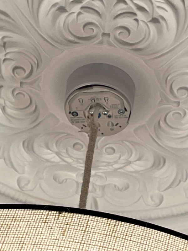 LK IHC Wireless - èt lampeudtag og ét batteritryk forbindes