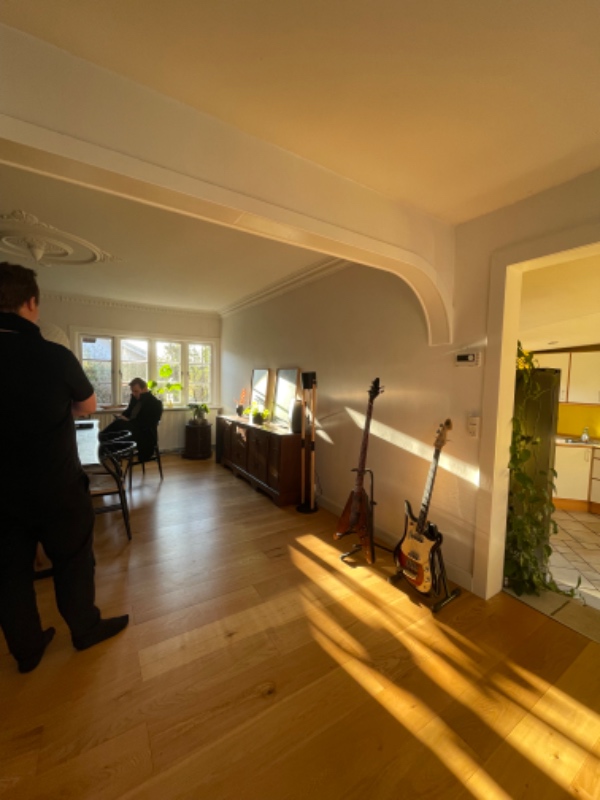 Malet 2x hvid på 135 kvm hus indenfor inkl. 3 vægge af en farve