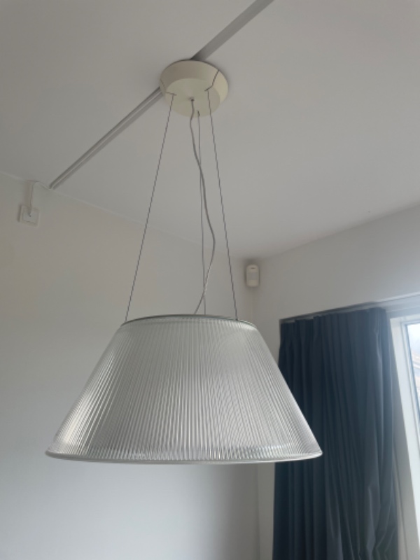 Lamper monteres ned fra loftet