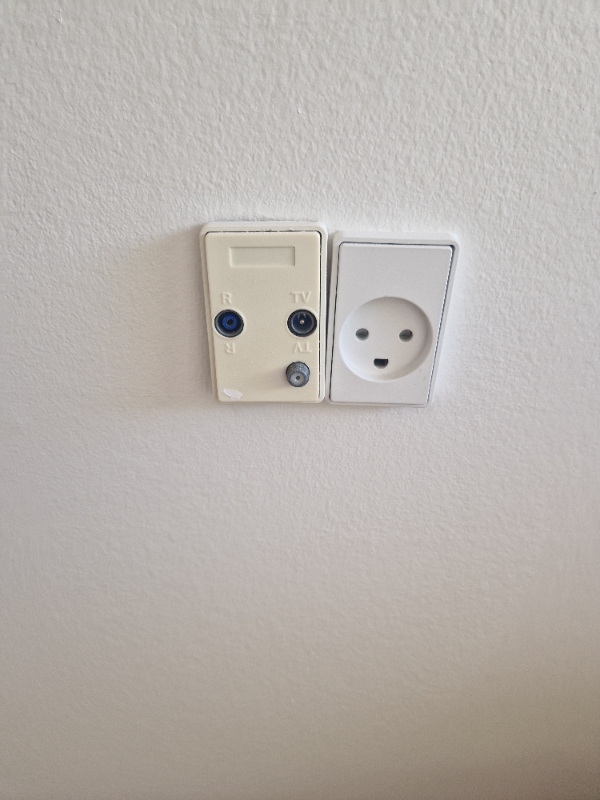 Fjernelse af gammel kabler/kontakter