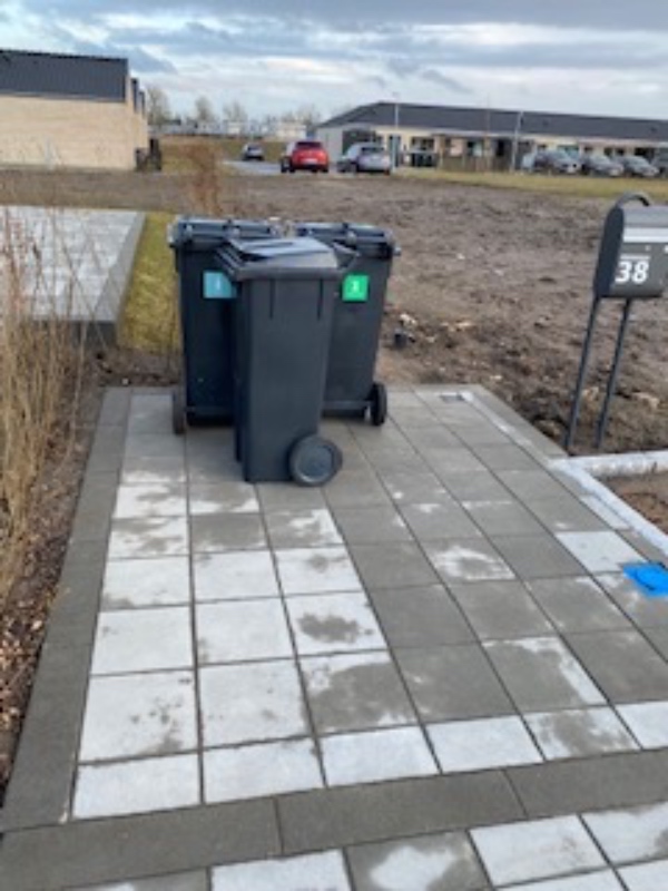 Skralde spand skjuler