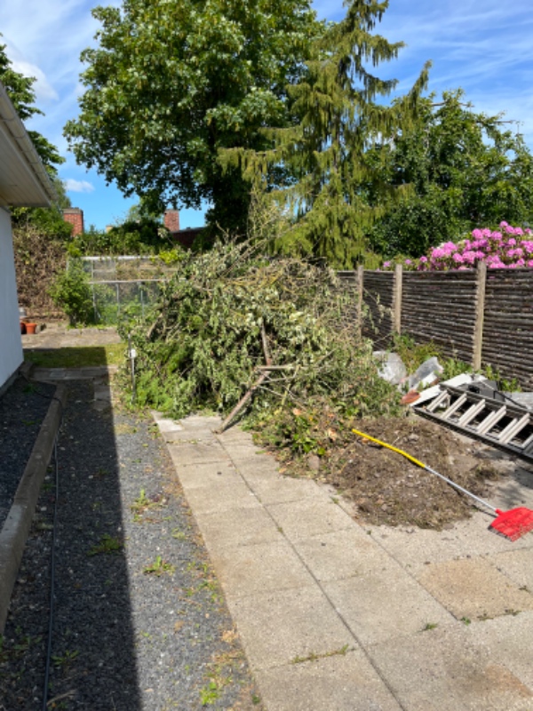 Afhentning af haveaffald og lidt sække.