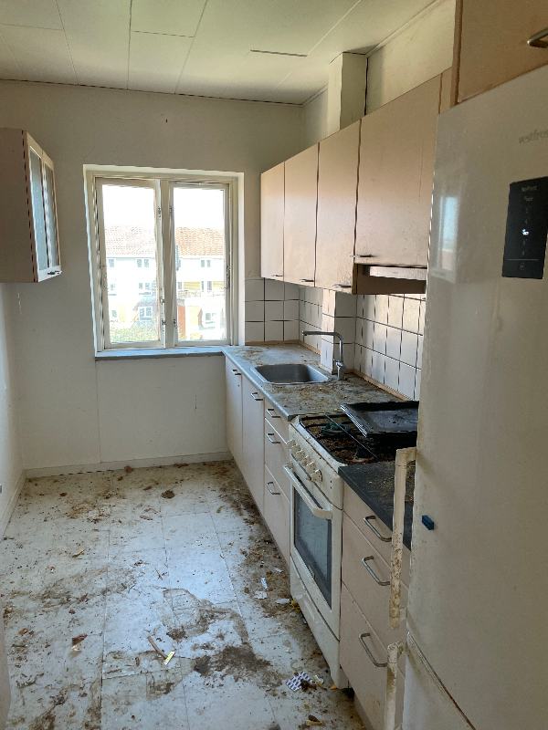 Hovedrengøring af tom, men meget beskidt lejlighed på ca. 60 m2 i Kbh. NV