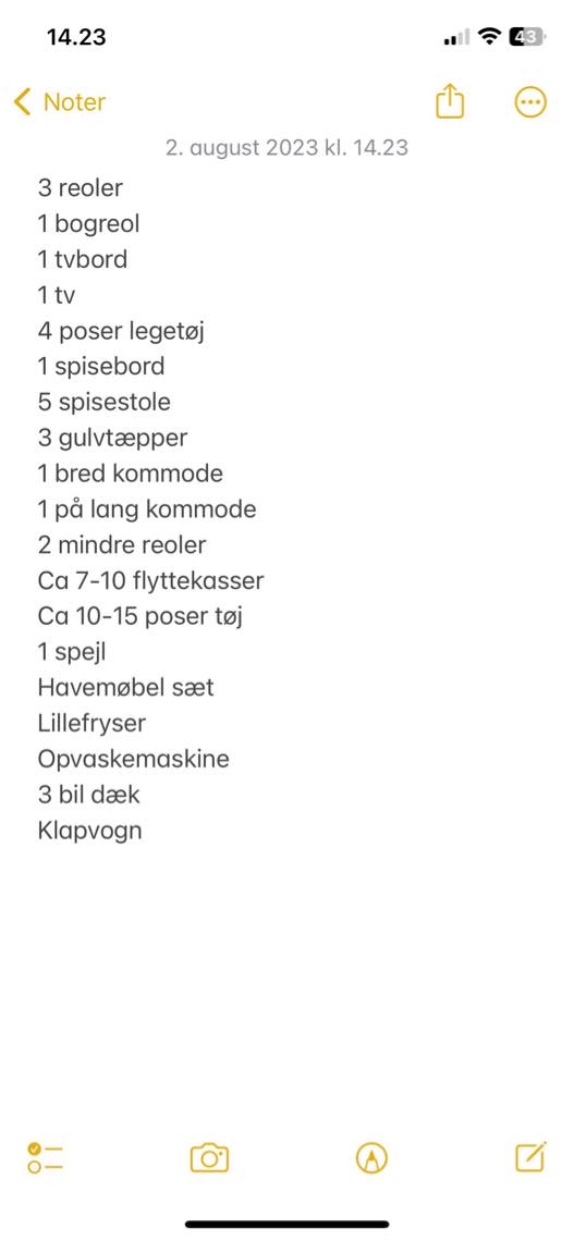 Jeg har brug for Hjælp til flytte kasse, tøj og møbler ned til en varevogn. Da jeg flytter til kbh.