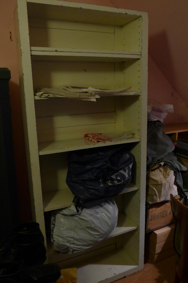 Bortskaffelse af 5 reoler og 2 skabe