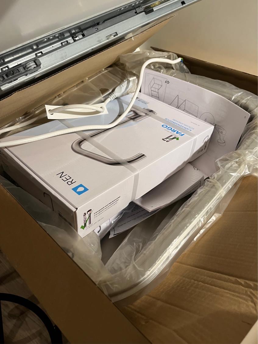 Skære bordplade til + sætte vandhande og afløb til