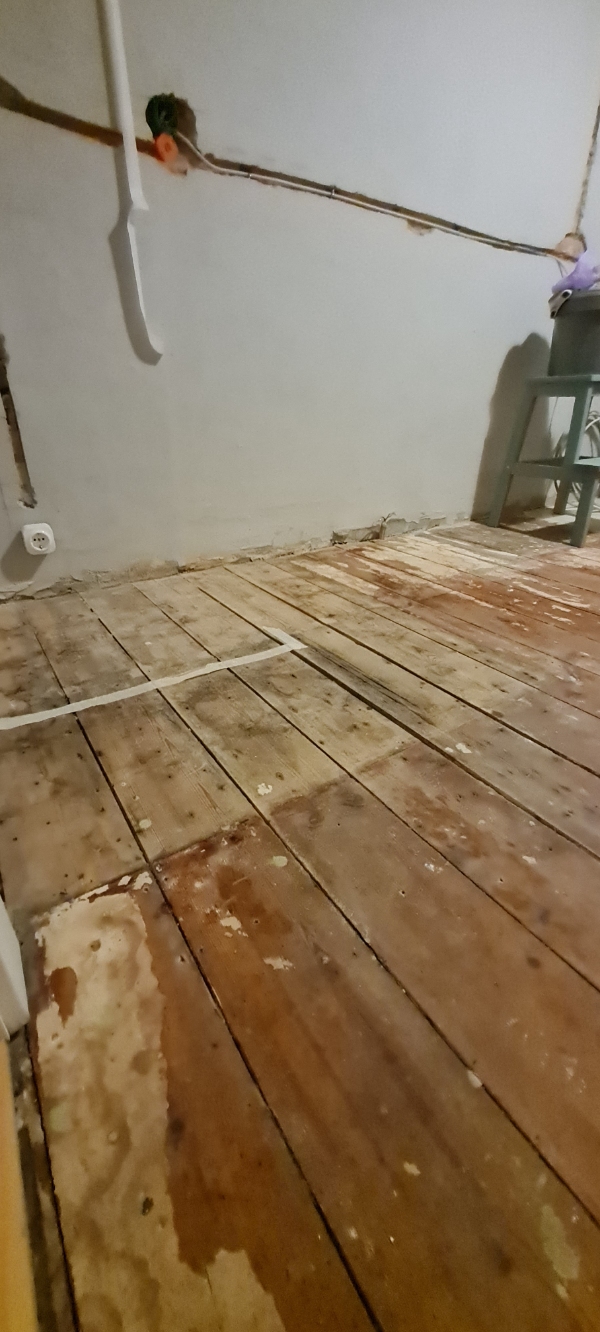 Udjævning af gammelt trægulv