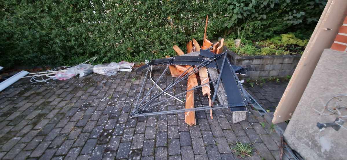 Fjerne byggeaffald (95% indendørs træ)