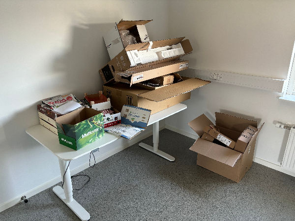 Afhentning af pap og plast til affald