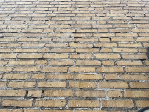 Mørtel falder ud mellem mursten ca 8-9 kvadrat m