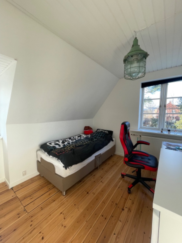 Malet 2x hvid på 135 kvm hus indenfor inkl. 3 vægge af en farve