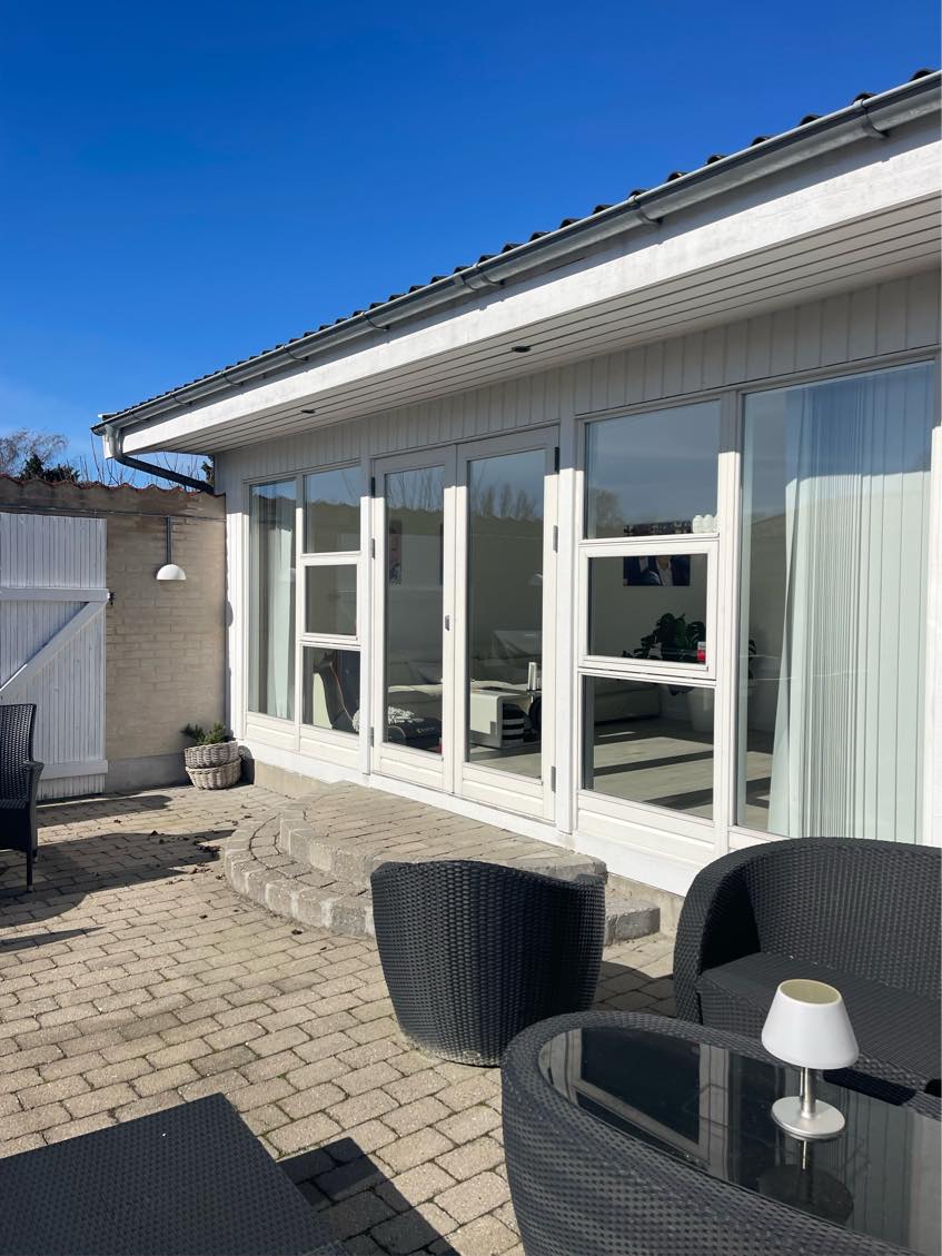 Maling af 5 vinduer udendørs