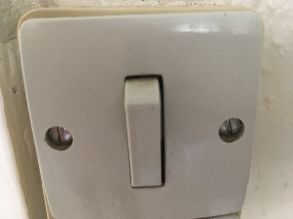 Udskiftning af stikkontakter til lysdæmper