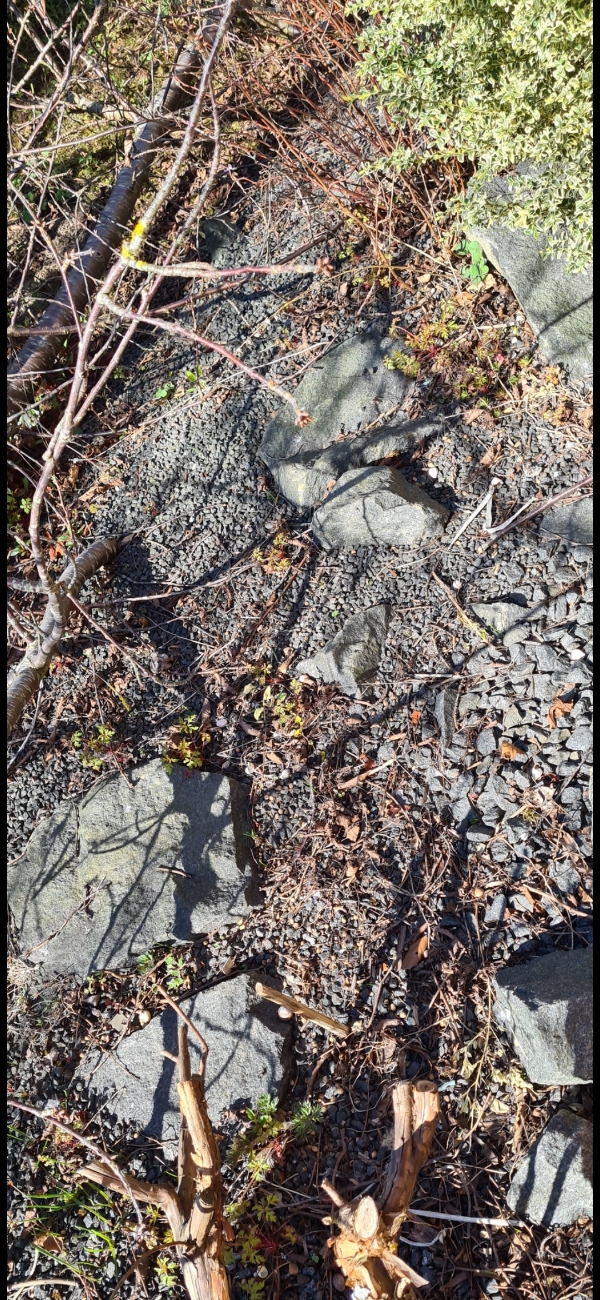 Slået granitsten i stykker