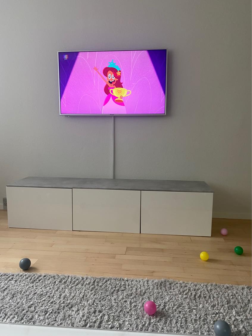 Ophæng af tv møbel