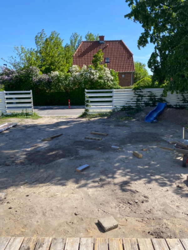 Fræsning og planering af jord