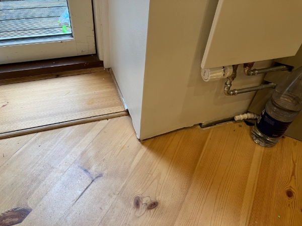 Montering af fodpaneler