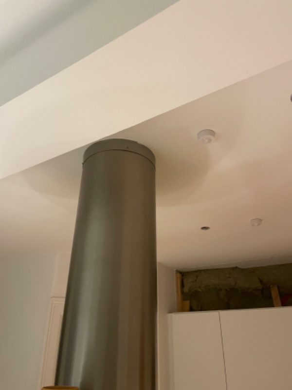 Taget emhætte ned og lavet hullet i loftet