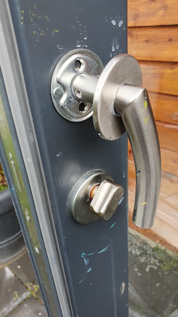 Reparation af dørgreb eller installation af nyt dørgreb