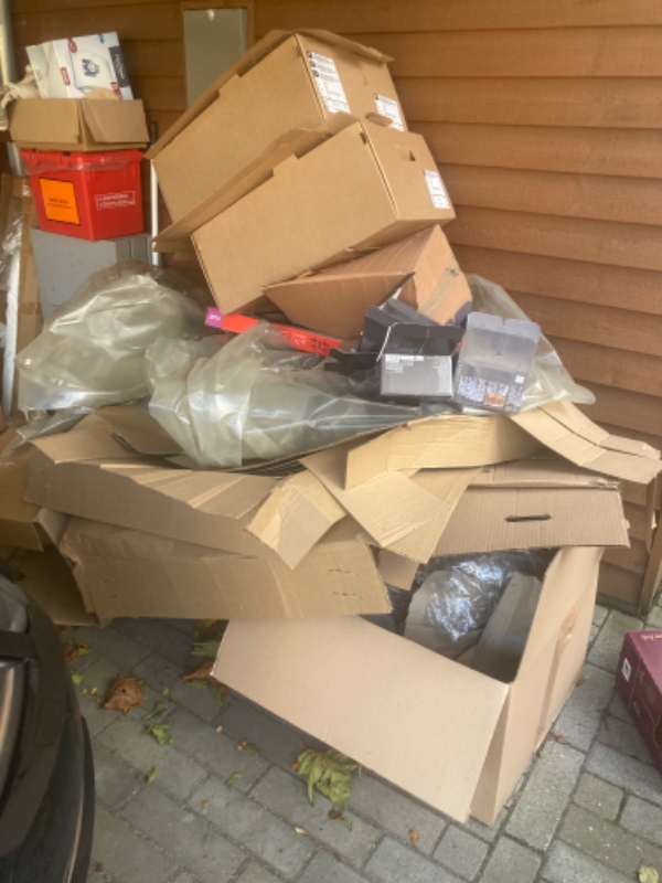 Afhentning af pap og plast til genbrugsplads