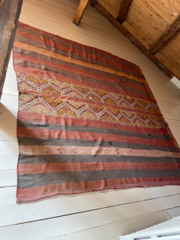 Sofaer og skænk flyttes