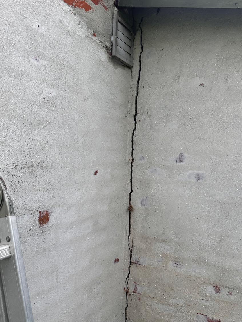 Repareret noget murværk