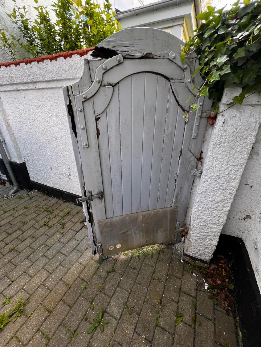 Ny dør i gård