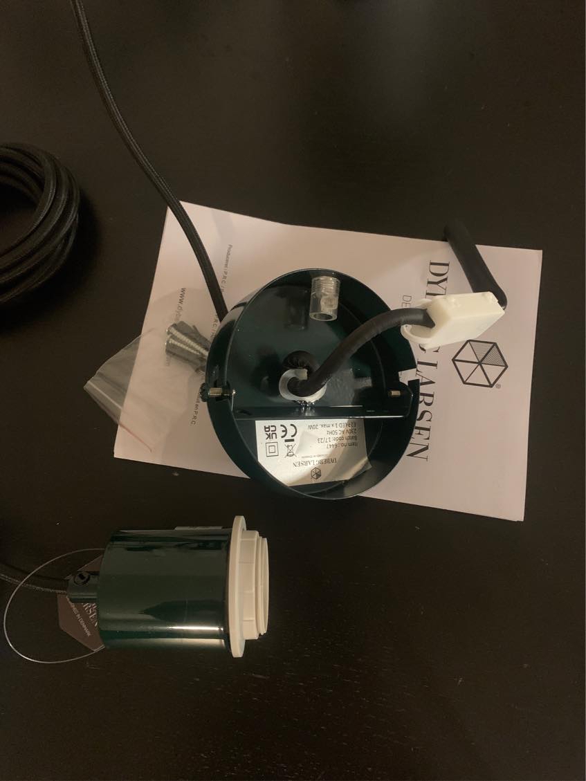 Ophæng af lampe