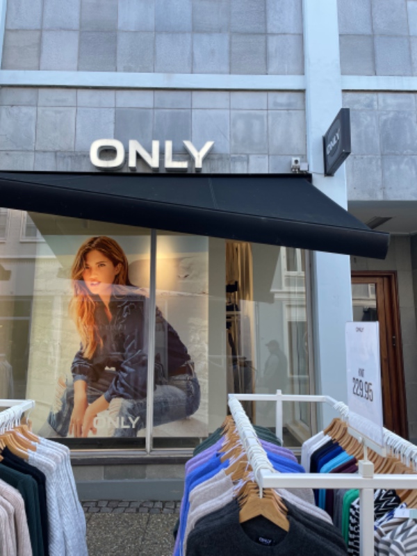 Min markise er begyndt at hænge skævt.