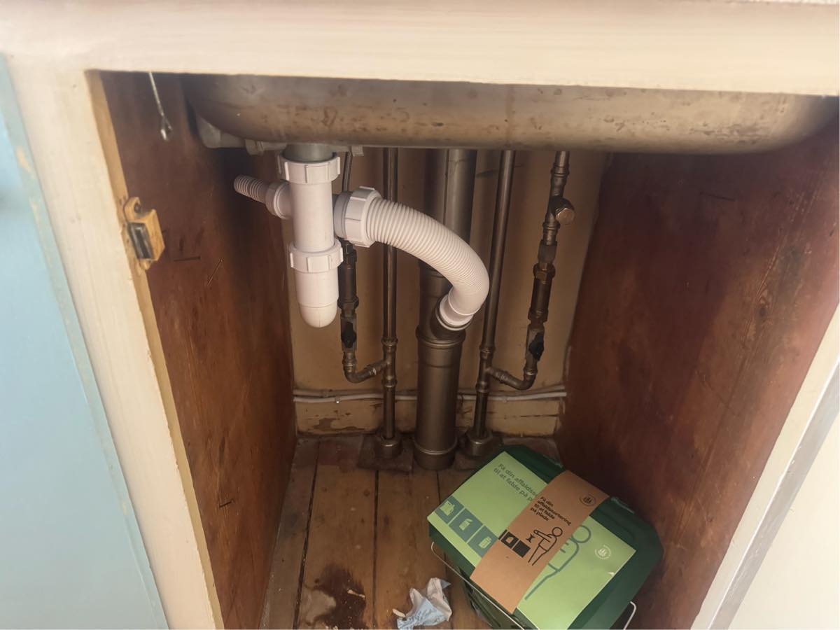 Vandhane til vaskemaskemaskine- kobling og monteres