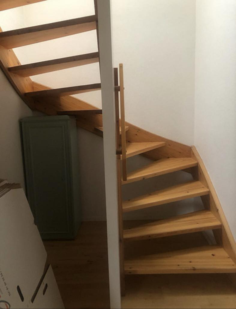 Hente et skab fra Glostrup. Skaber skal skilles ad og køres til Ishøj