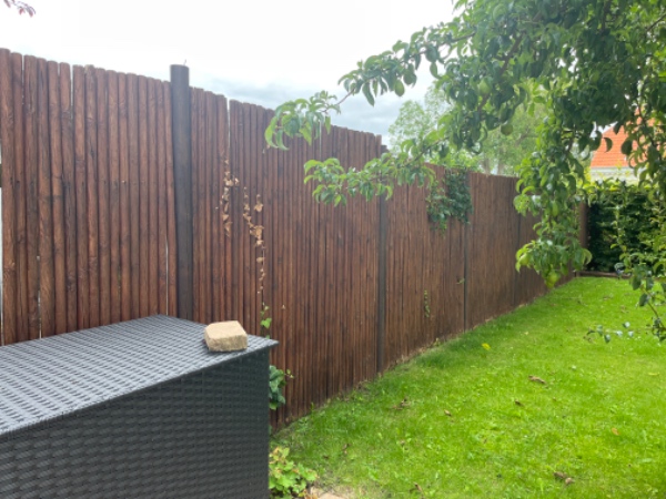 Klipning af 15 m bøgehæk, ordne bed 15x1m med ny ukrudsdug, fjernelse af haveaffald ifb dette