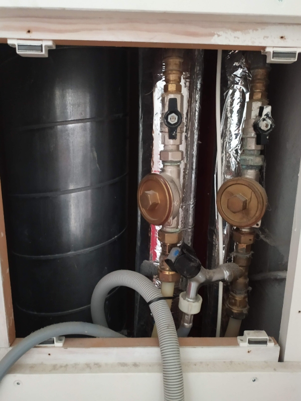 afmontering hårde hvidevarer + evt. nedbæring