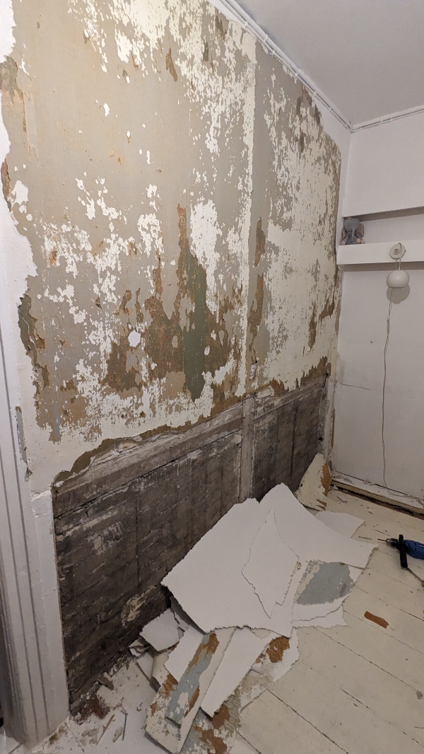 Murer haster: Spartling og slibning af 6m2 fritlagt bindingsværk indvendigt