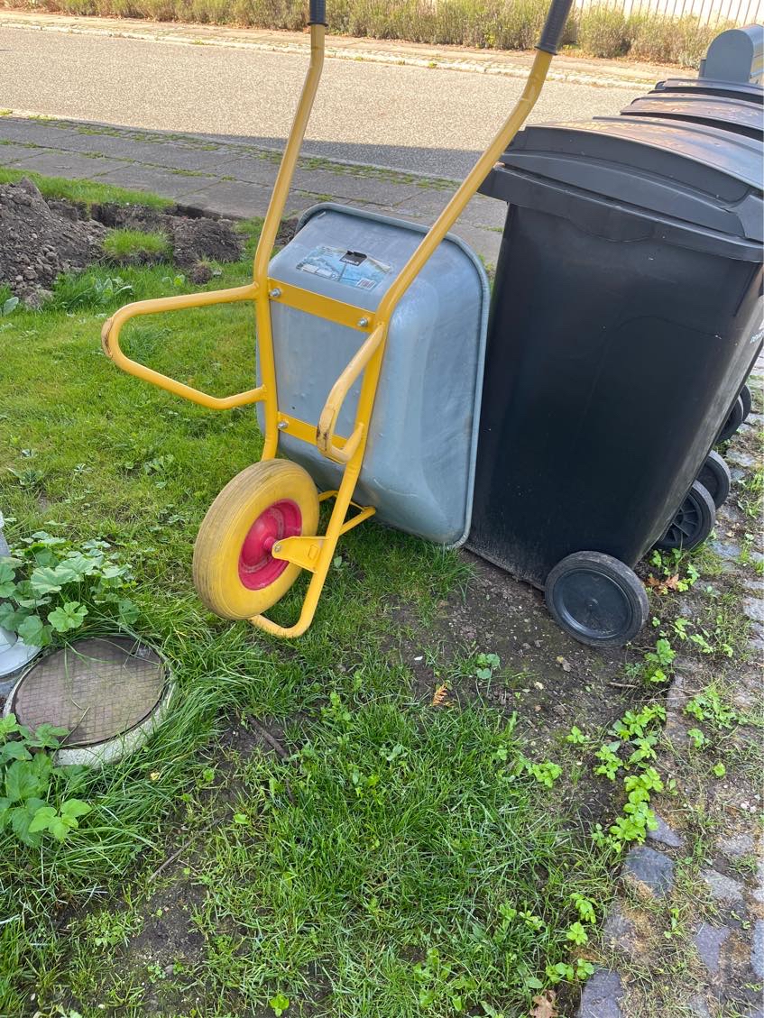 Anlæggelse af 16 m2 chaussesten i indkørsel