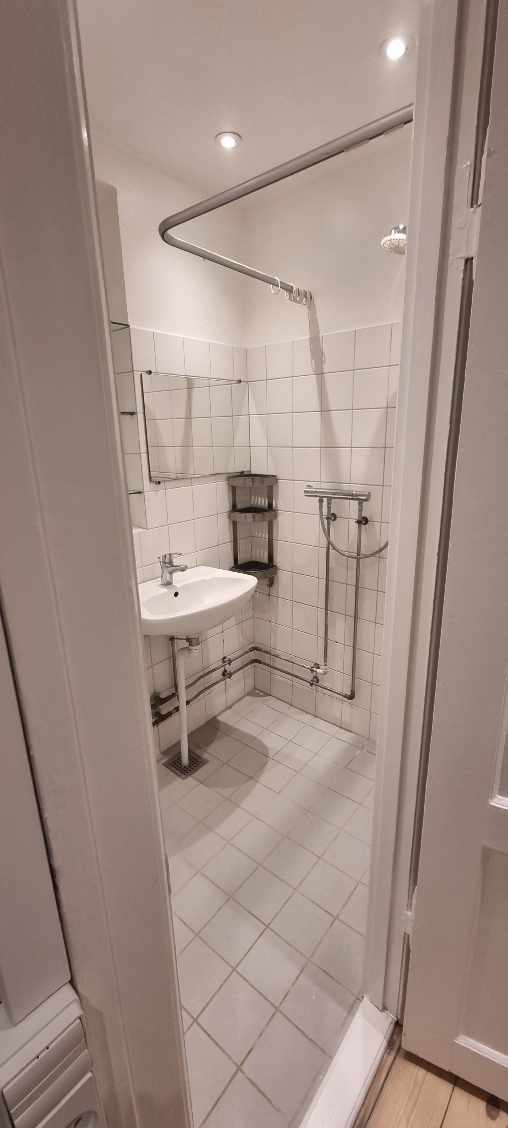 Aftagning af toilet og håndvask, forlænge rør til brus.