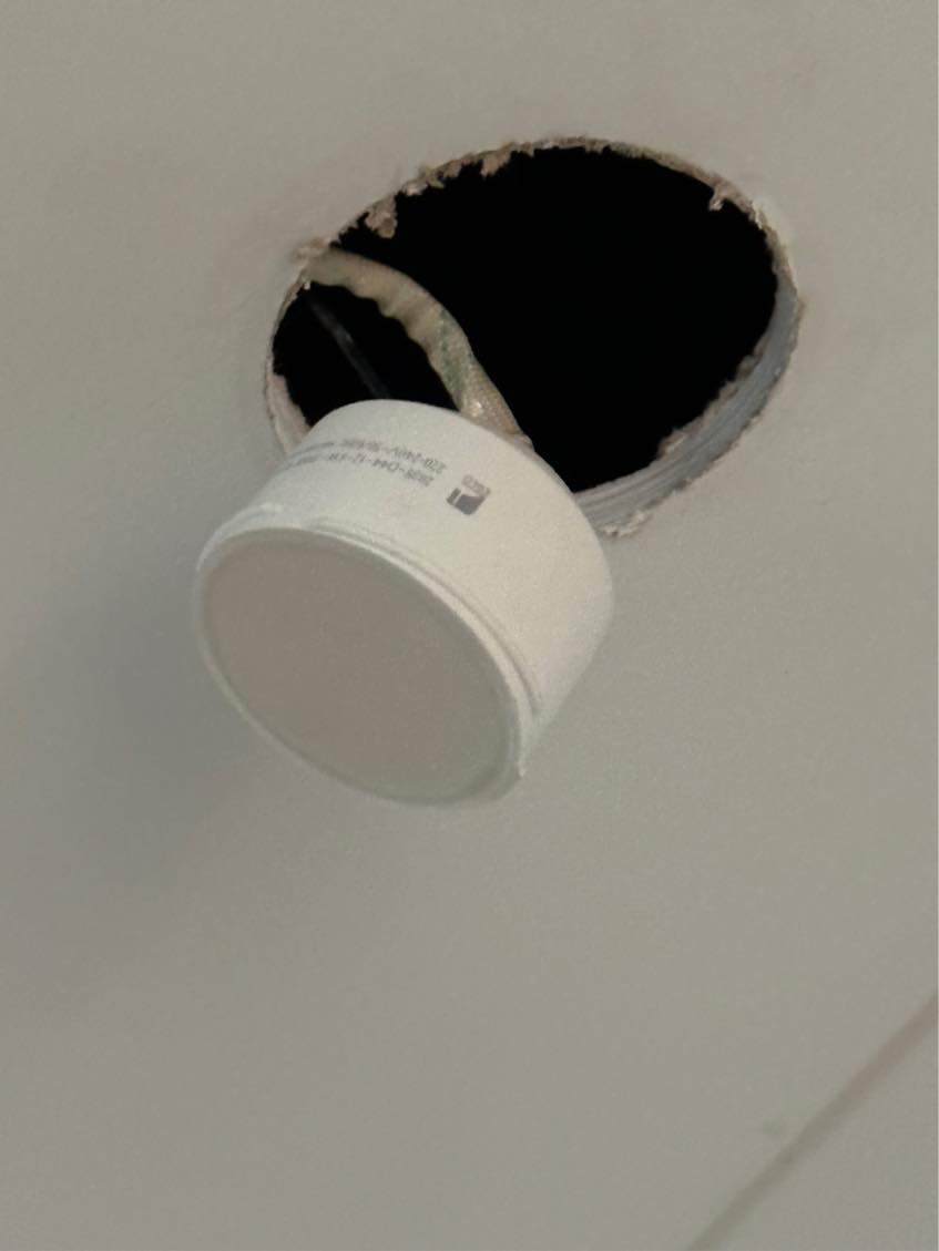 Udskiftning af spots på badeværelse samt ophængning af lamper