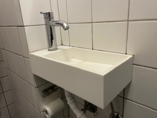 Opsætning af håndvask på badeværelse